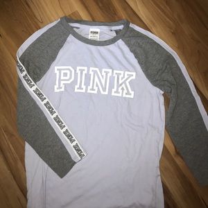 pink t shirt